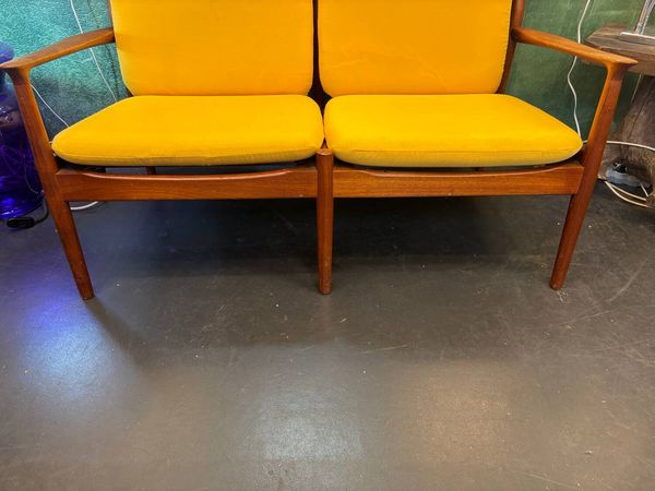 Banquette vintage scandinave 2 places jaune moutarde