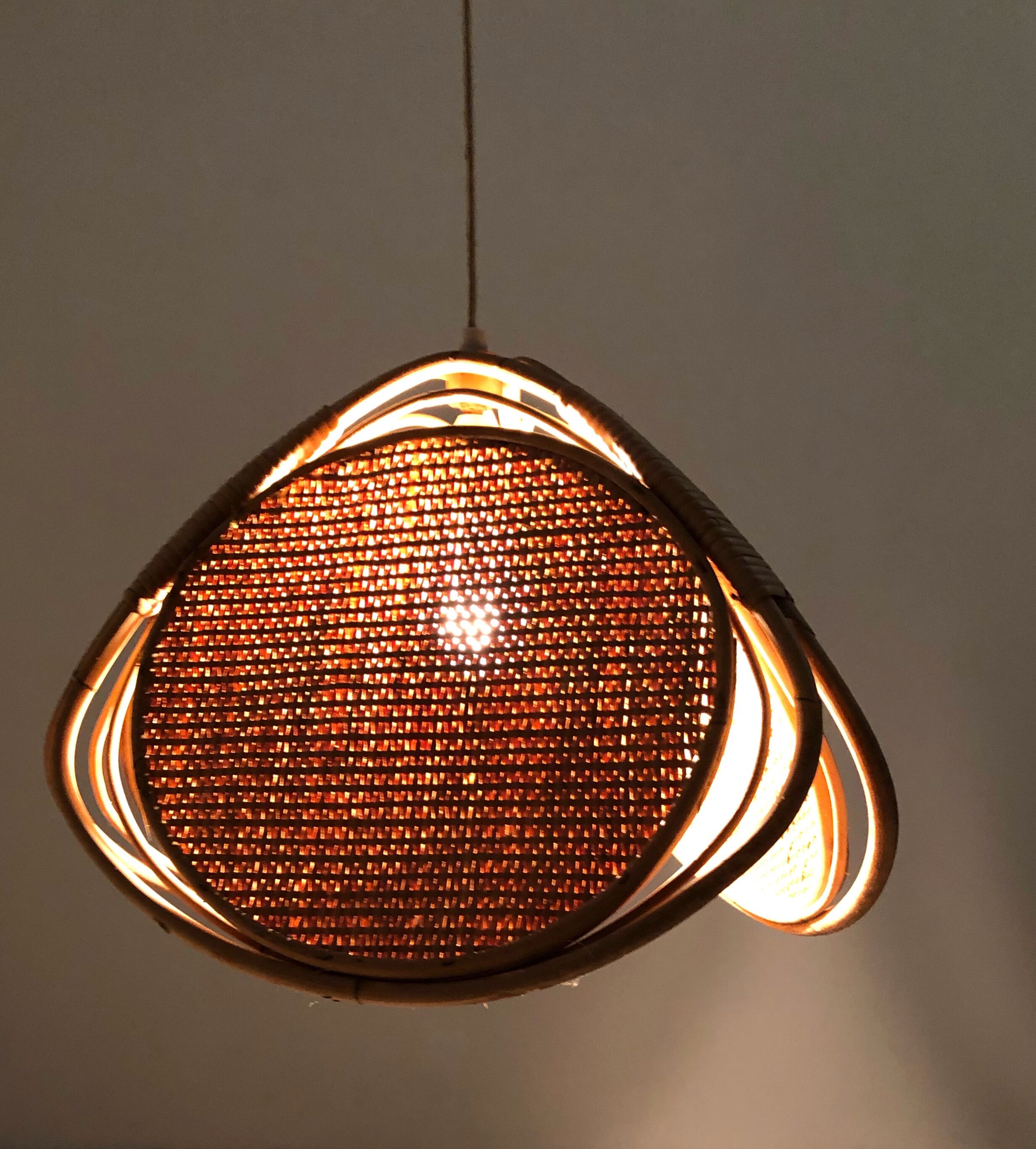 A pair of rattan and mulching suspensions