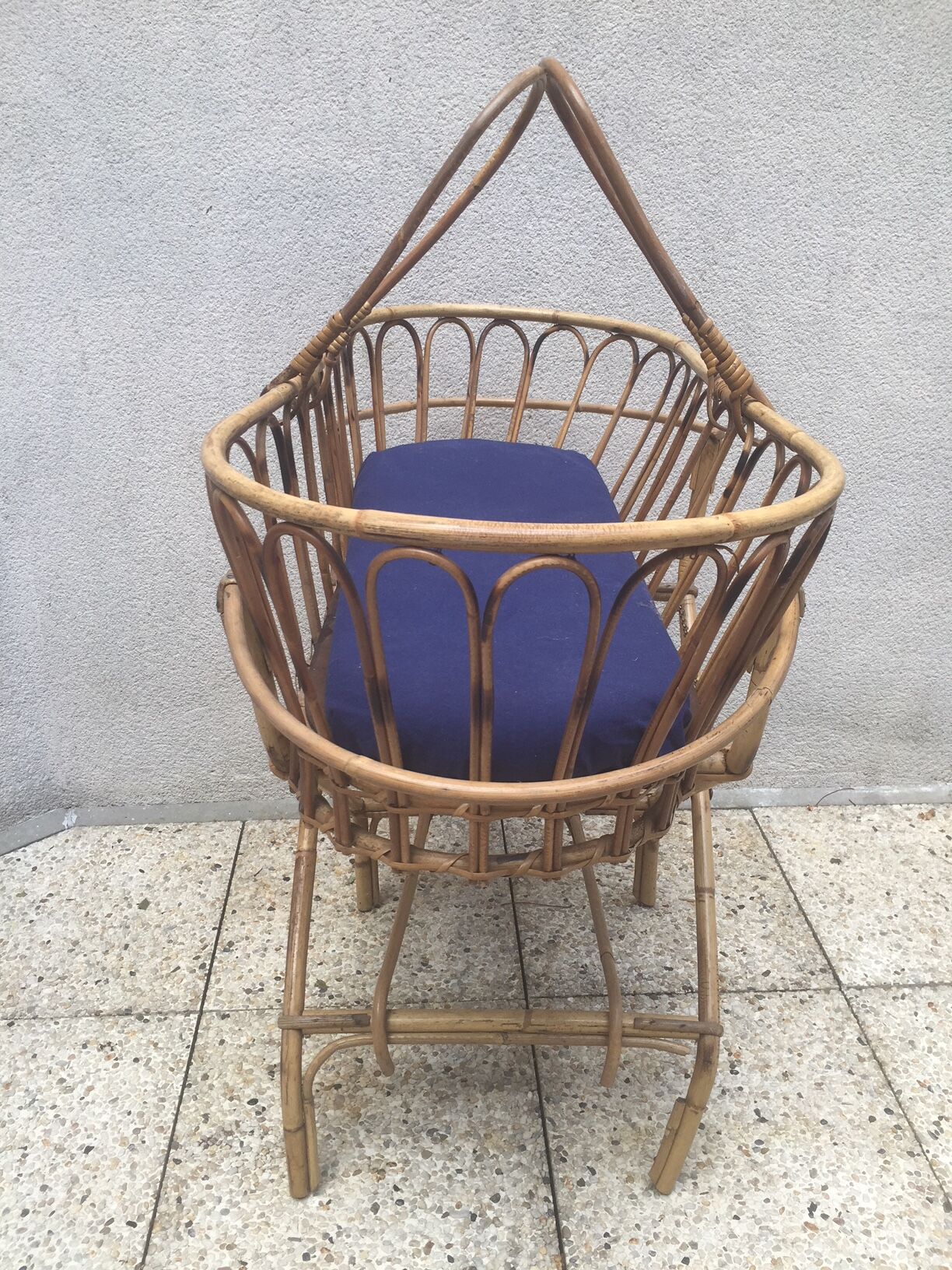 Wicker cradle