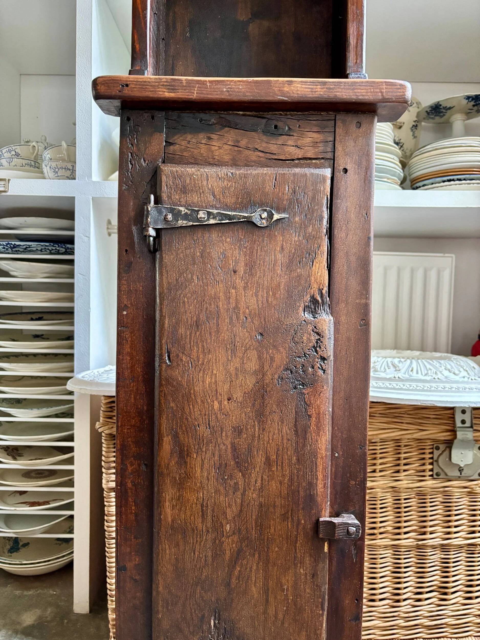 Meuble de rangement en bois foncé - XVIIIème