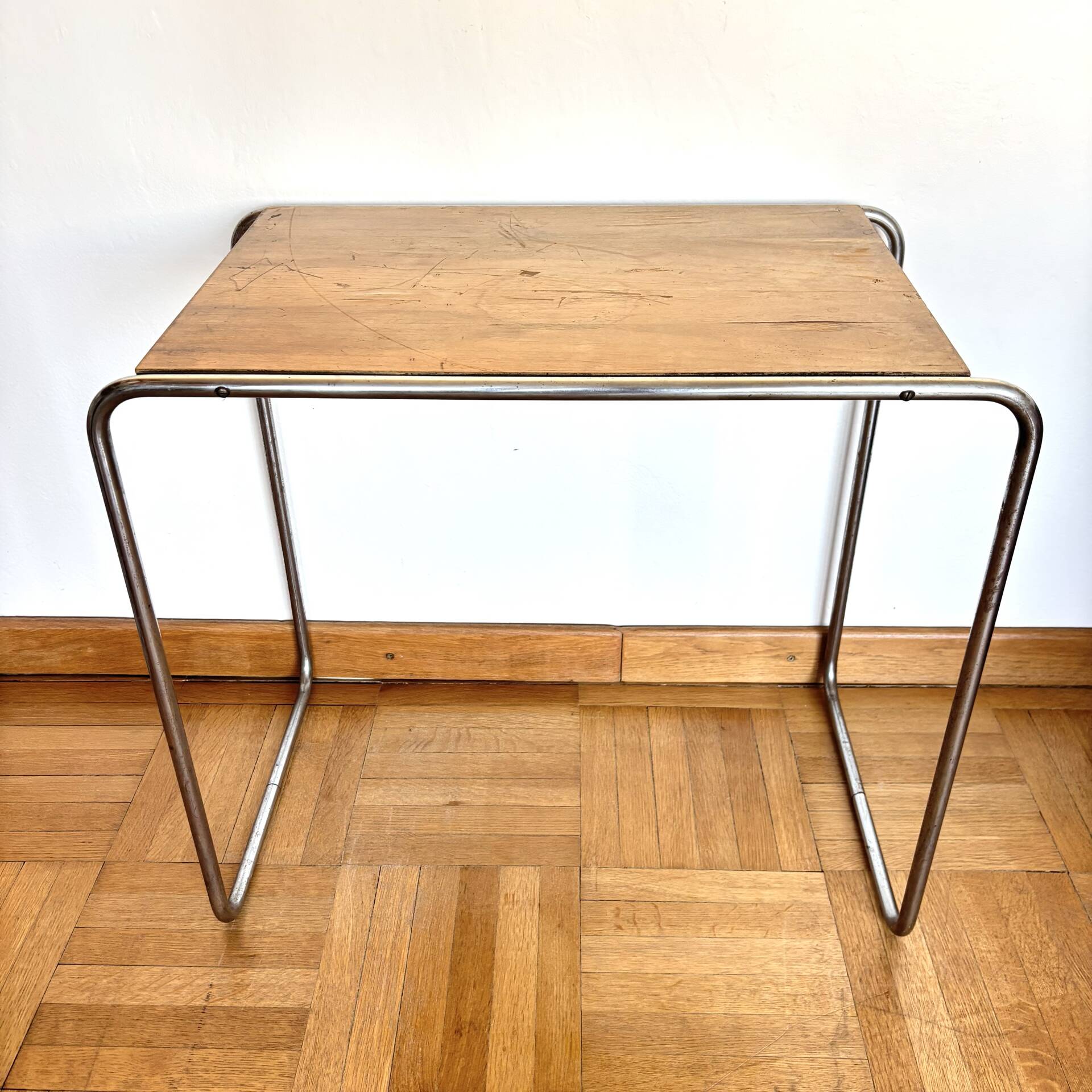Functionalist nesting tables B9