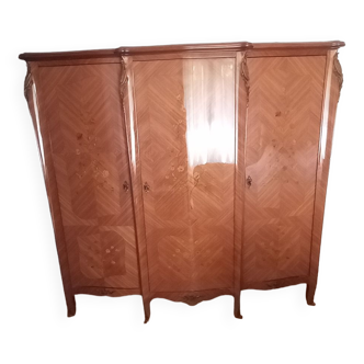 Armoire en bois de rose