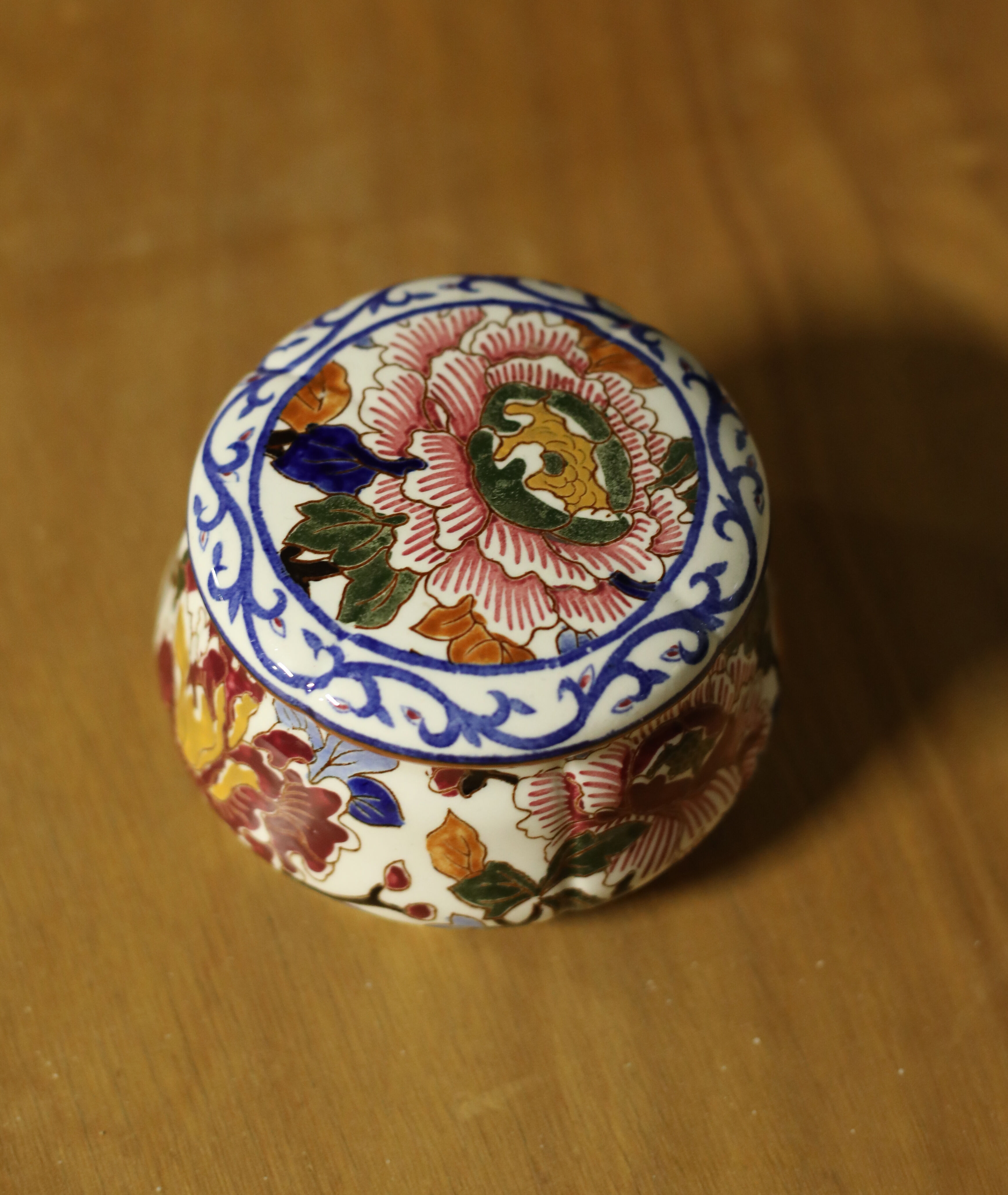 Pot couvert en faïence de Gien
