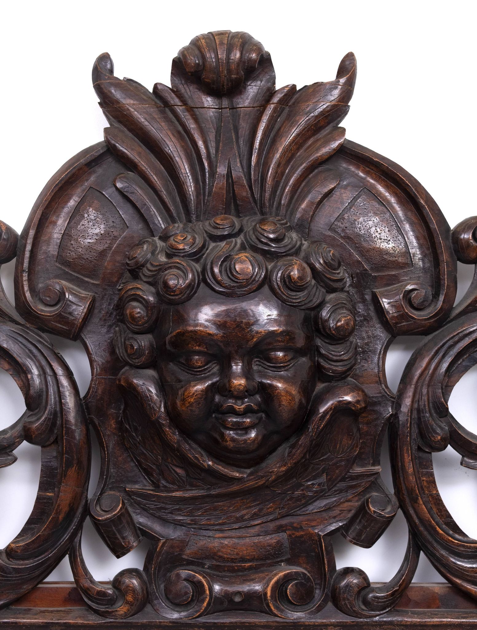 Miroir monumental ancien du XVIIIe siècle en chêne, orné d'un chérubin, de Hollande.