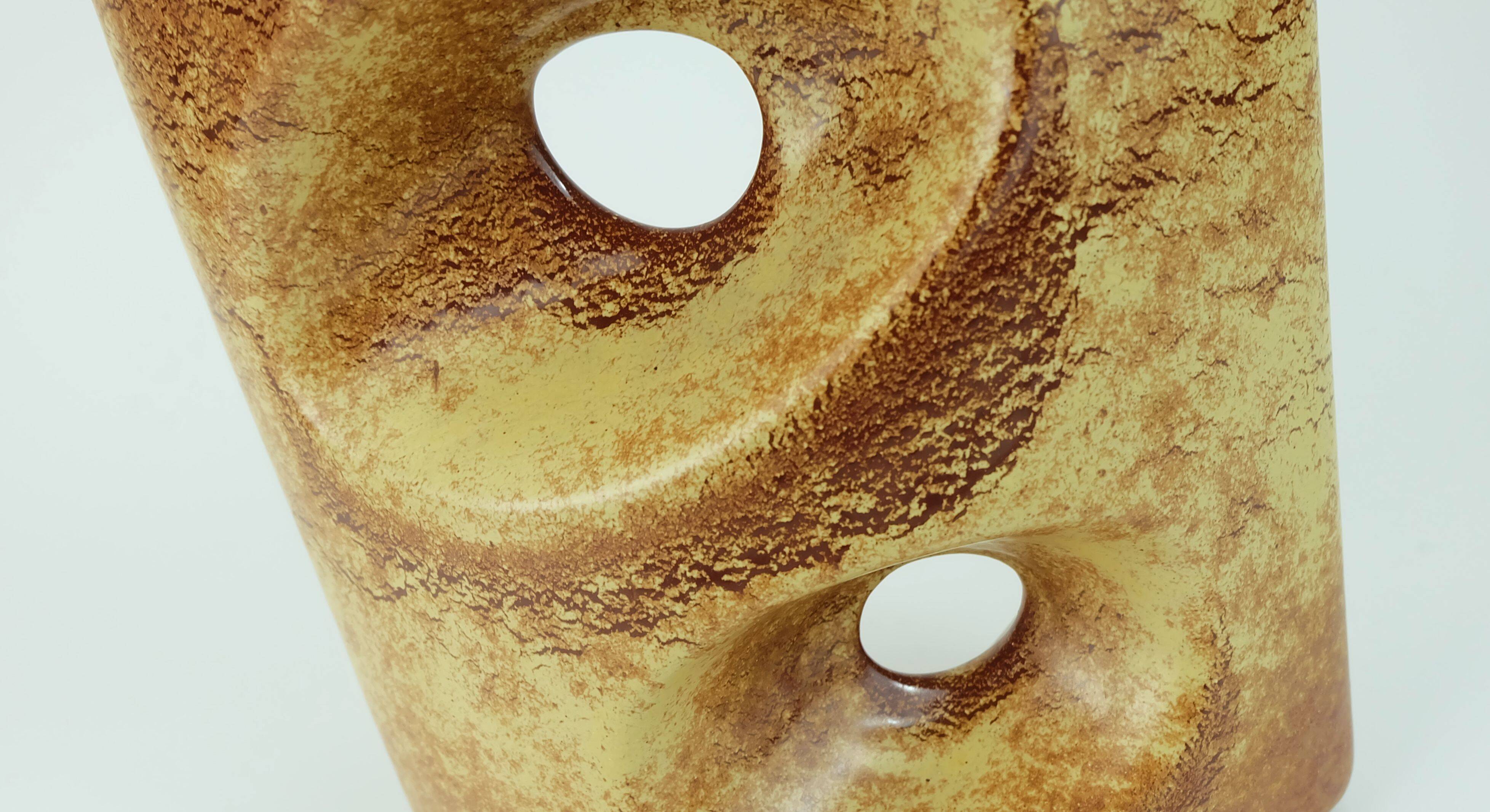 Very beautiful sculptural bertoncello italy ceramic vase roberto rigon 1970s model 911