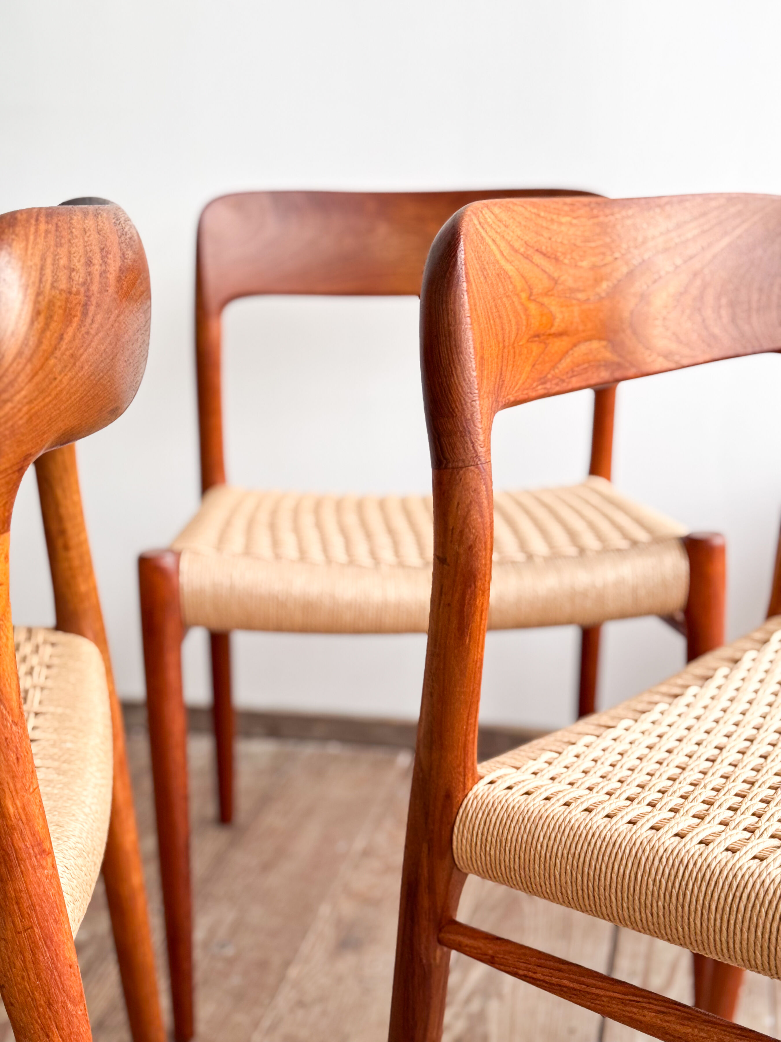 Ensemble de 4 chaises de salle à manger modèle 75 en teck, Niels O. Møller