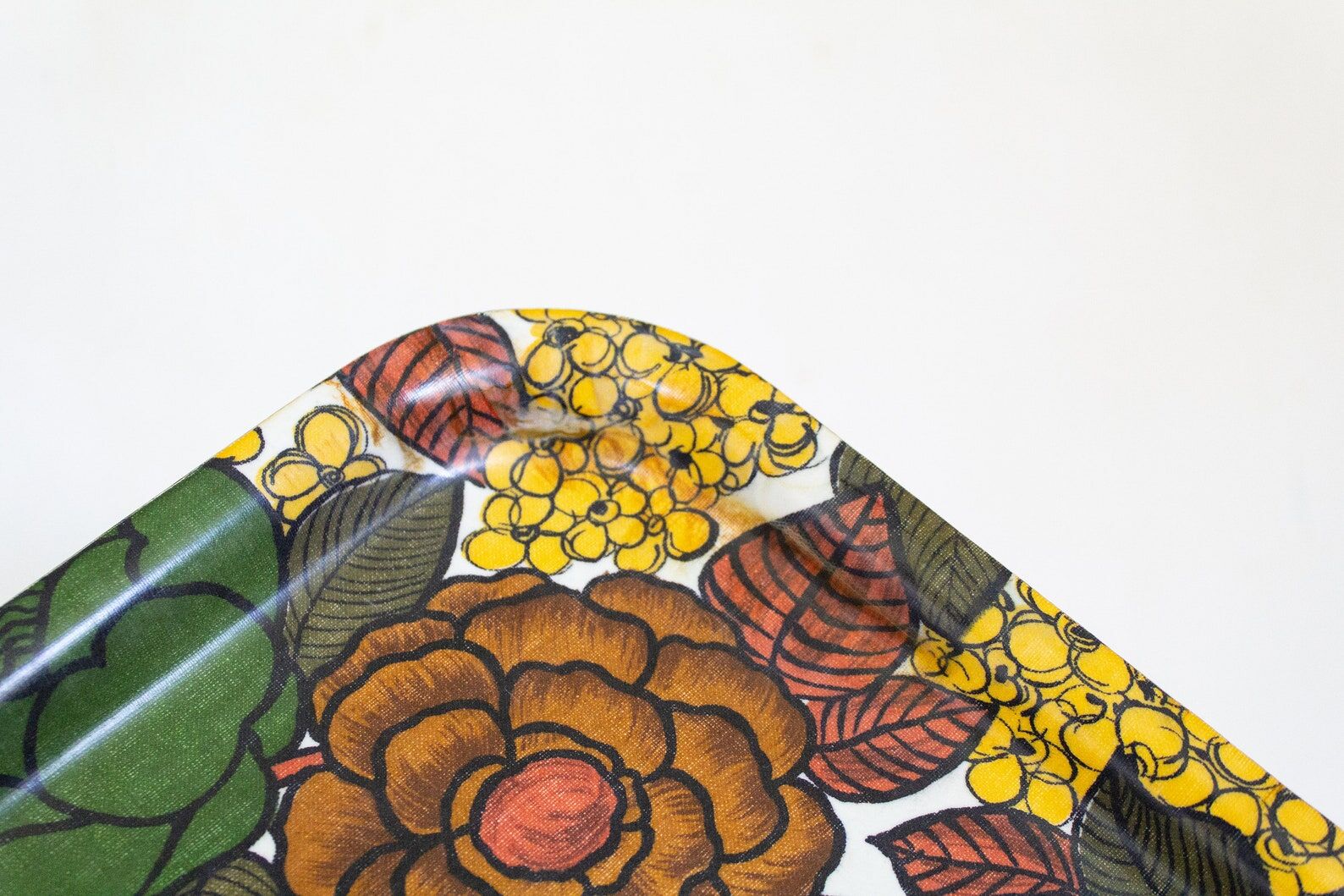 Vintage serving tray with flowers
