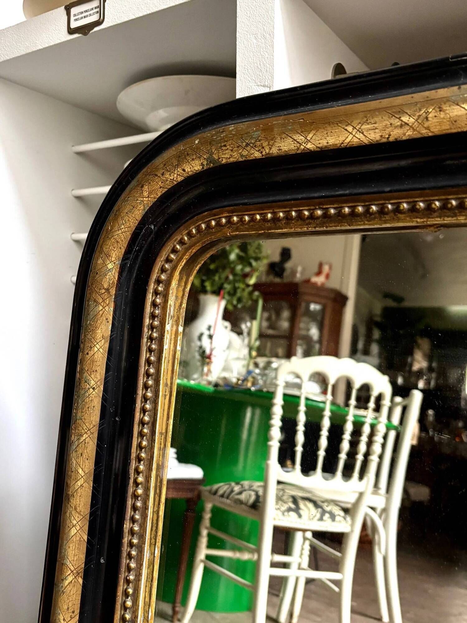 Miroir classique en bois et stuc noir et doré 85 x 63 cm
