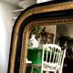 Miroir classique en bois et stuc noir et doré 85 x 63 cm