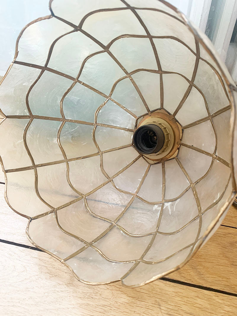 Mother-of-pearl and brass suspension