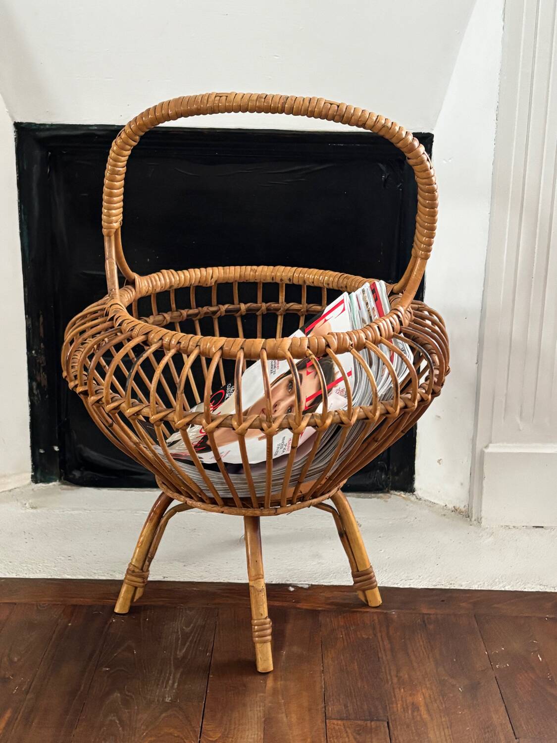 Rattan plant stand