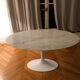 Table Tulip en marbre blanc ovale