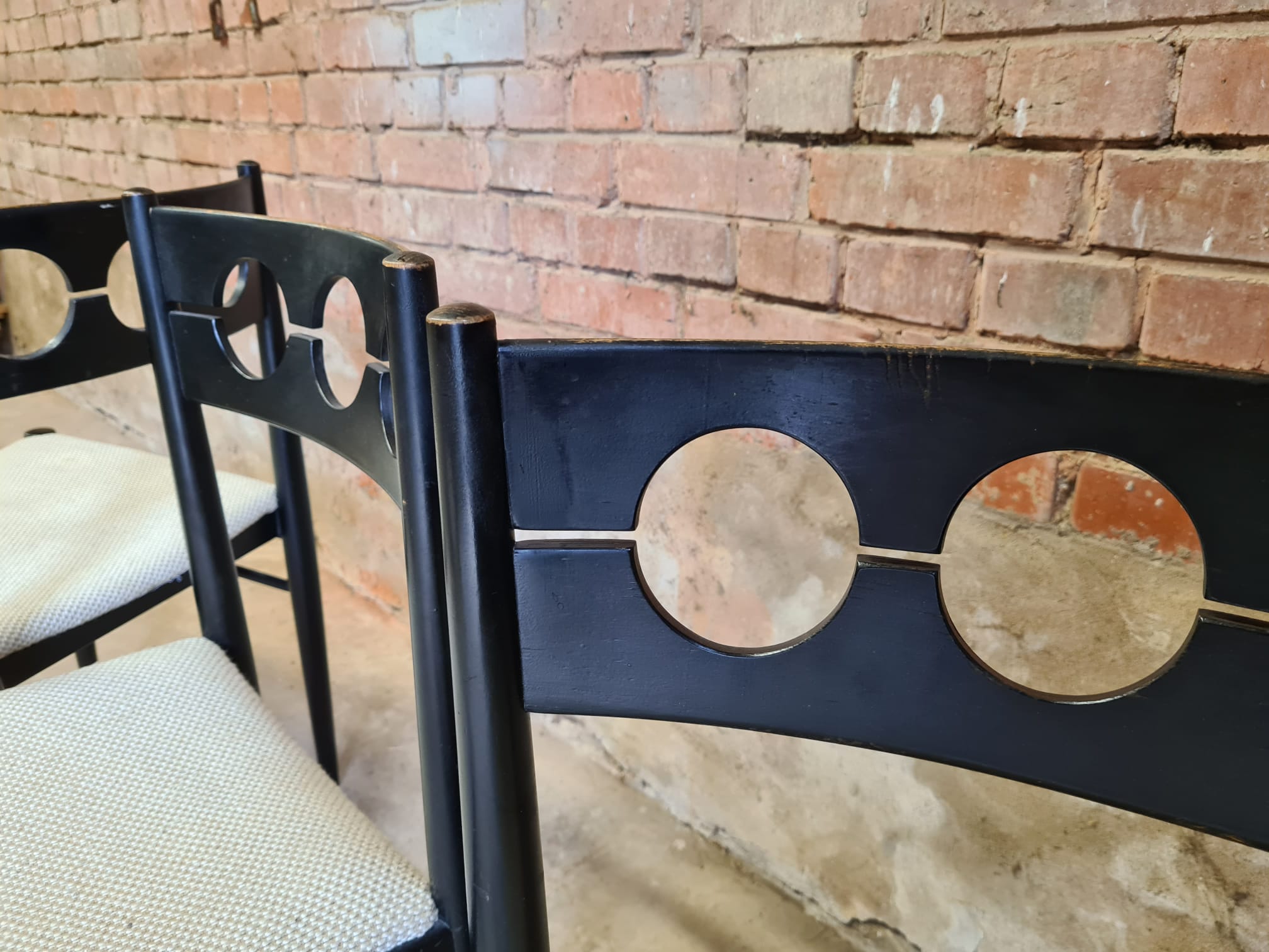 4 vintage wooden chairs 70"