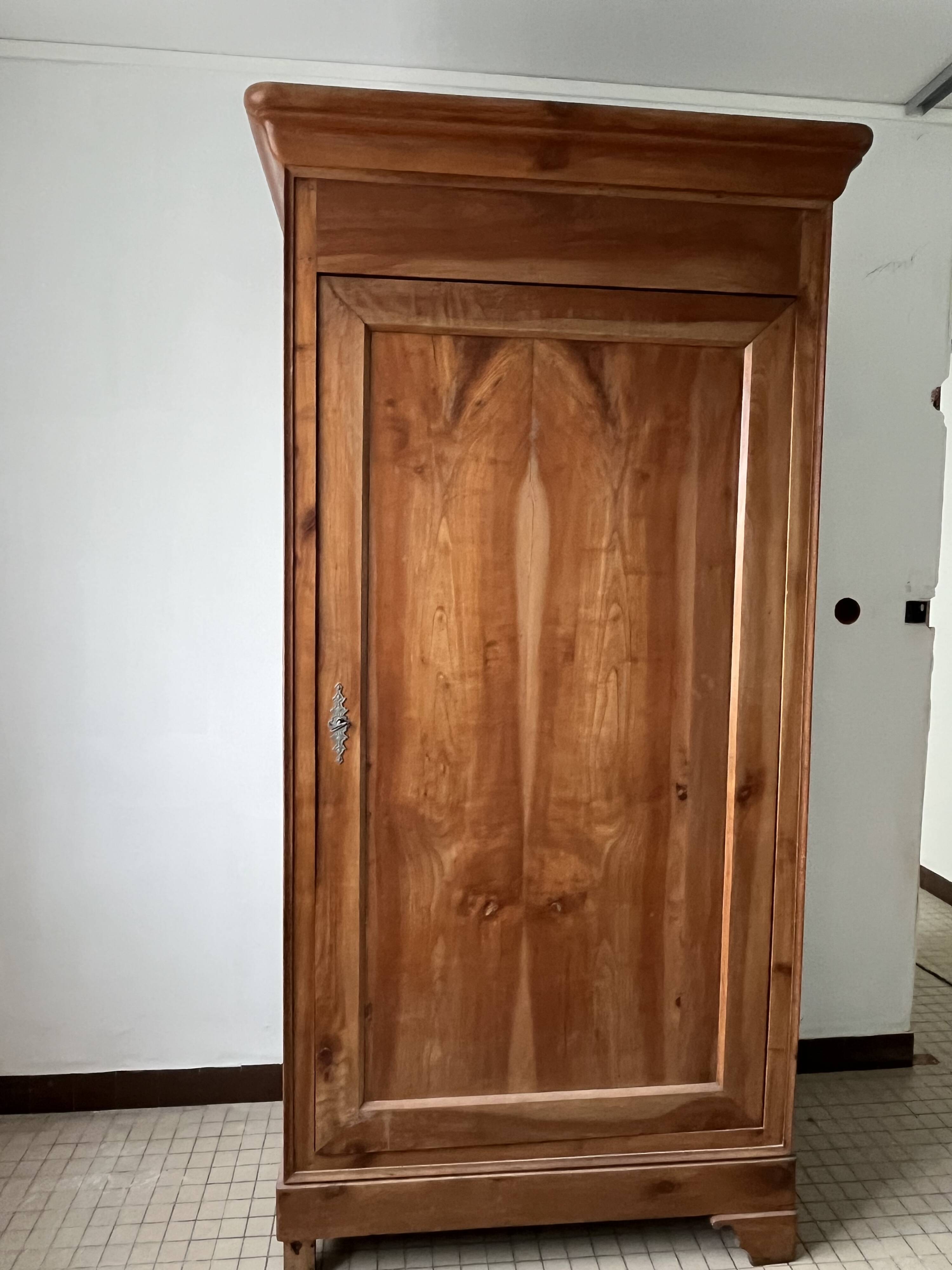 cherry wood bonnetière