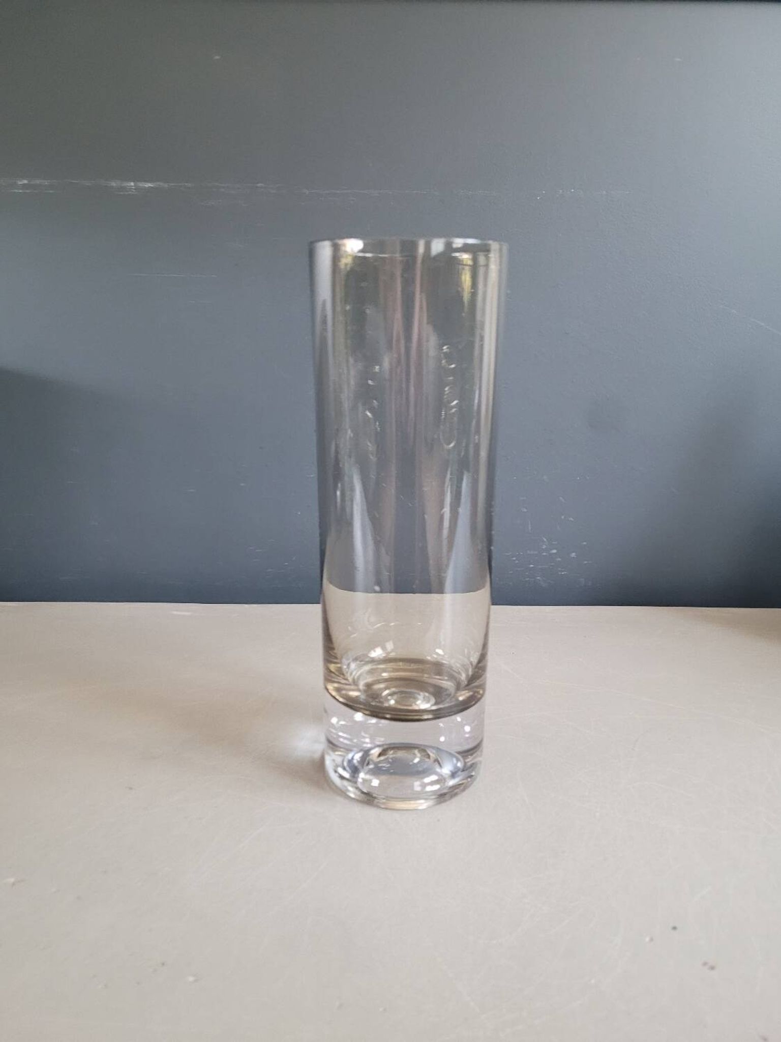 Vase rouleau en verre fumé