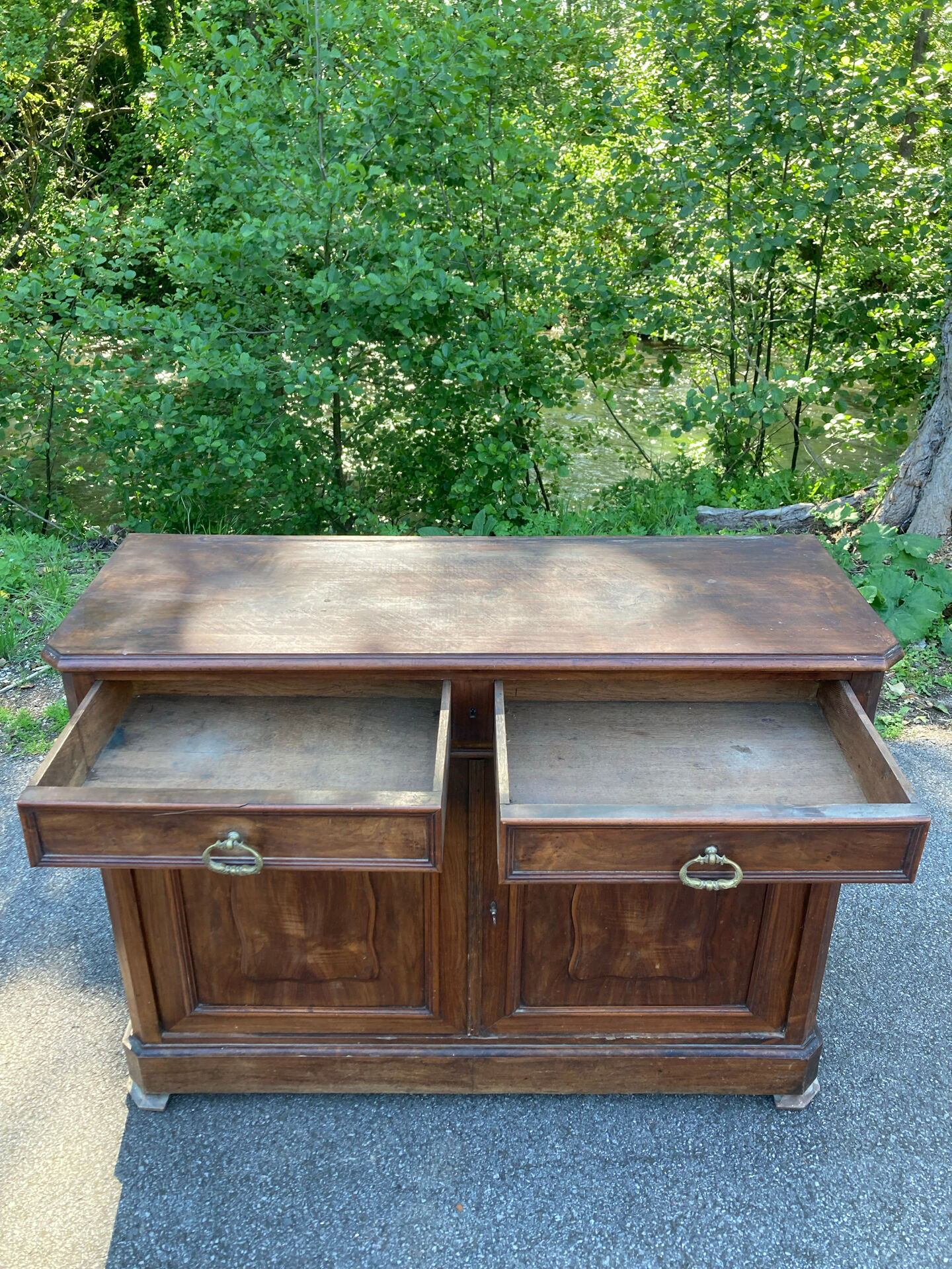 Antique sideboard with 2 doors and 2 drawers