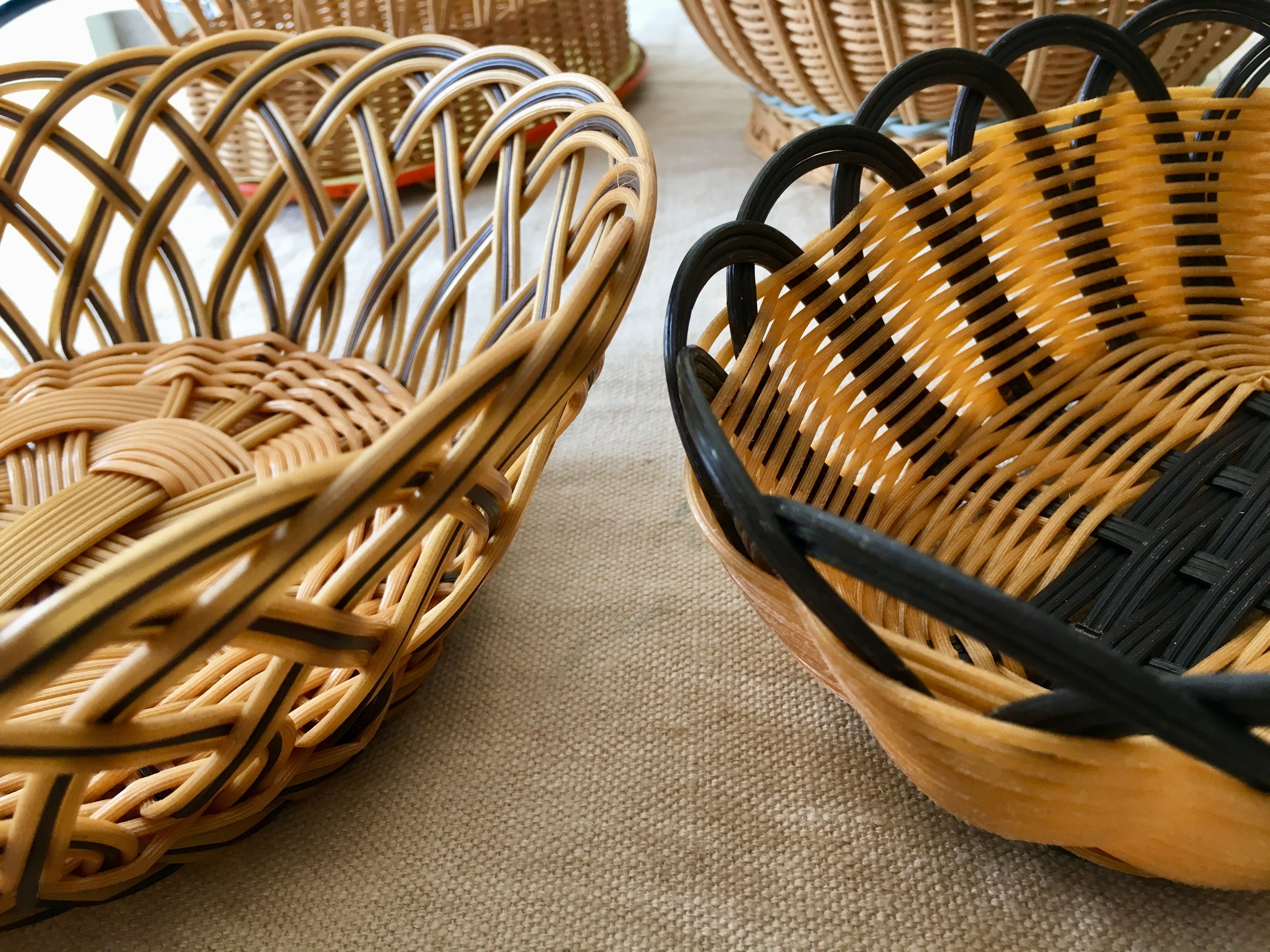 Lot of 4 rattan baskets and plastic vintage