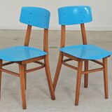 Pair of wooden and plastic chairs Ton Bystrice Thonet