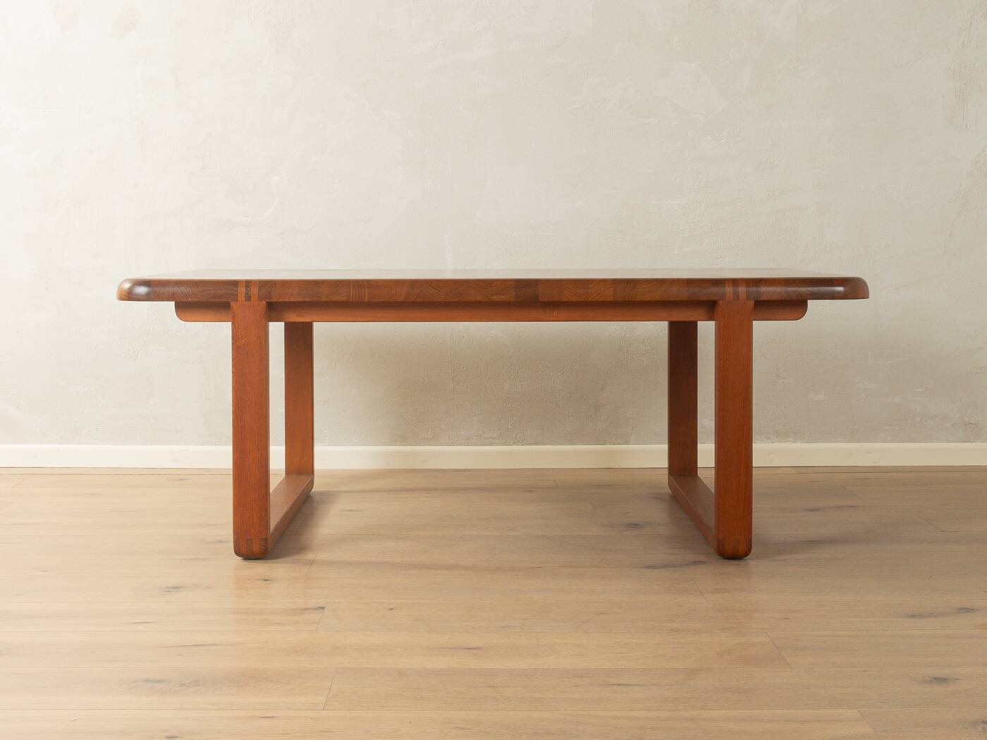 Table basse classique de Niels Bach des années 1960