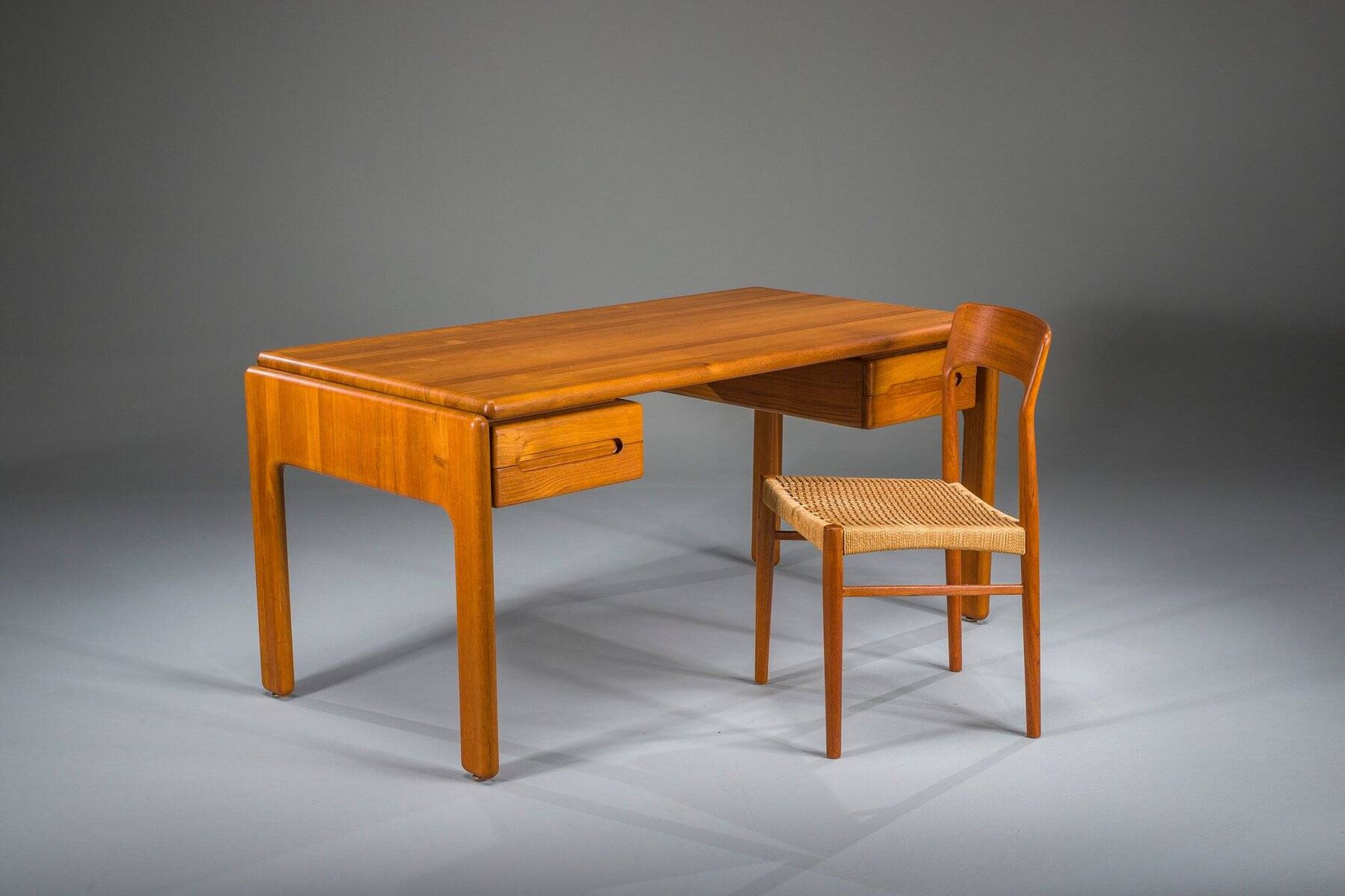 Bureau vintage en teck d'un ébéniste danois, années 1950