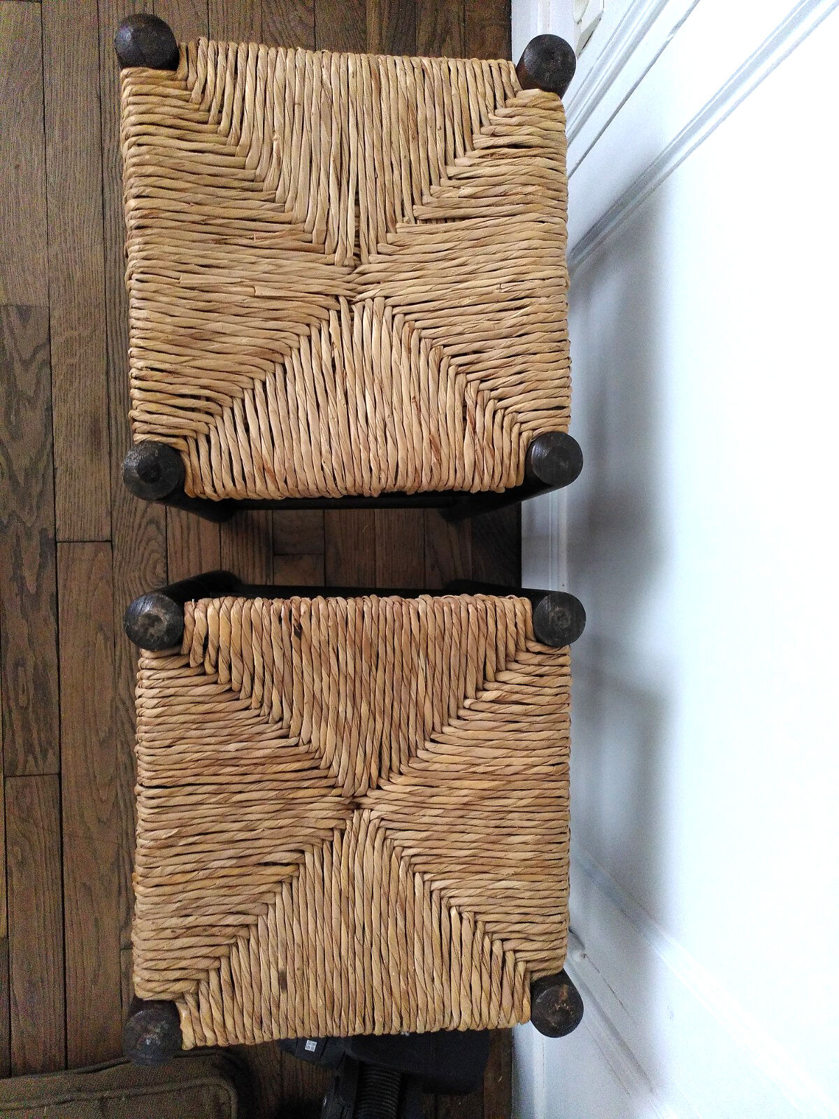 Tabourets en paille