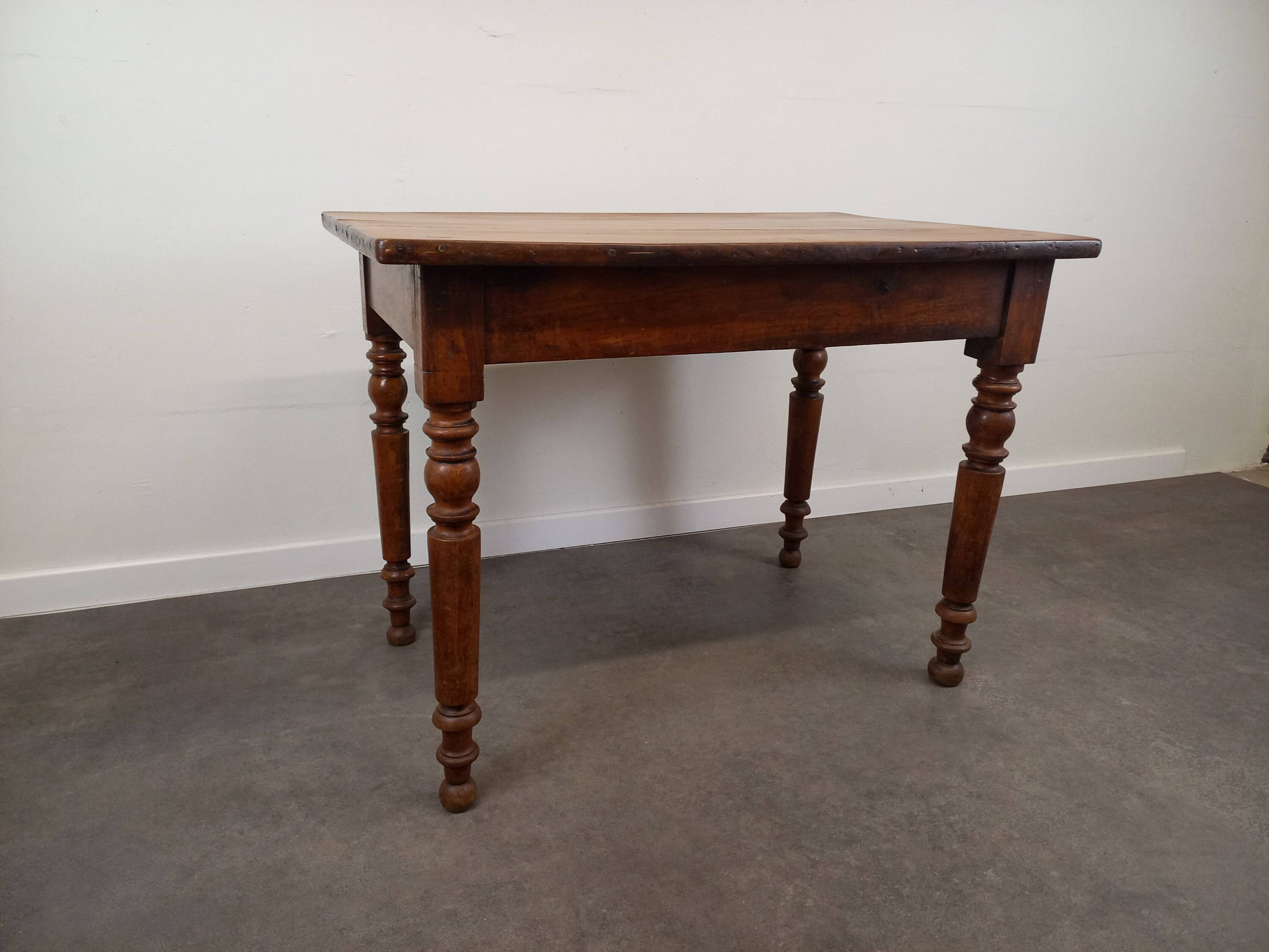 Table bistrot en noyer