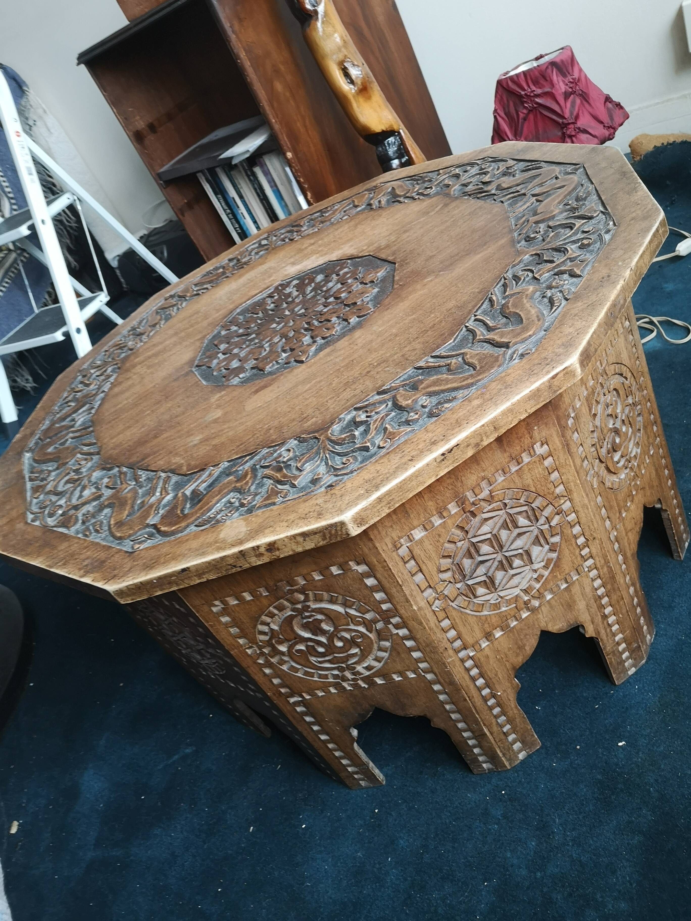 Ispahan round coffee table