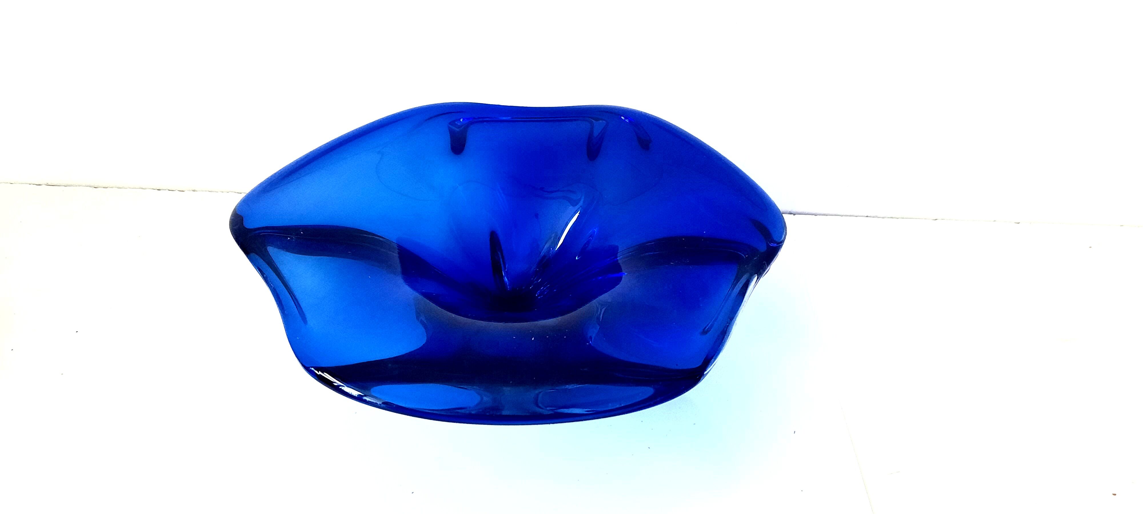 Organic-shaped intense blue Murano glass trinket bowl circa 1970
