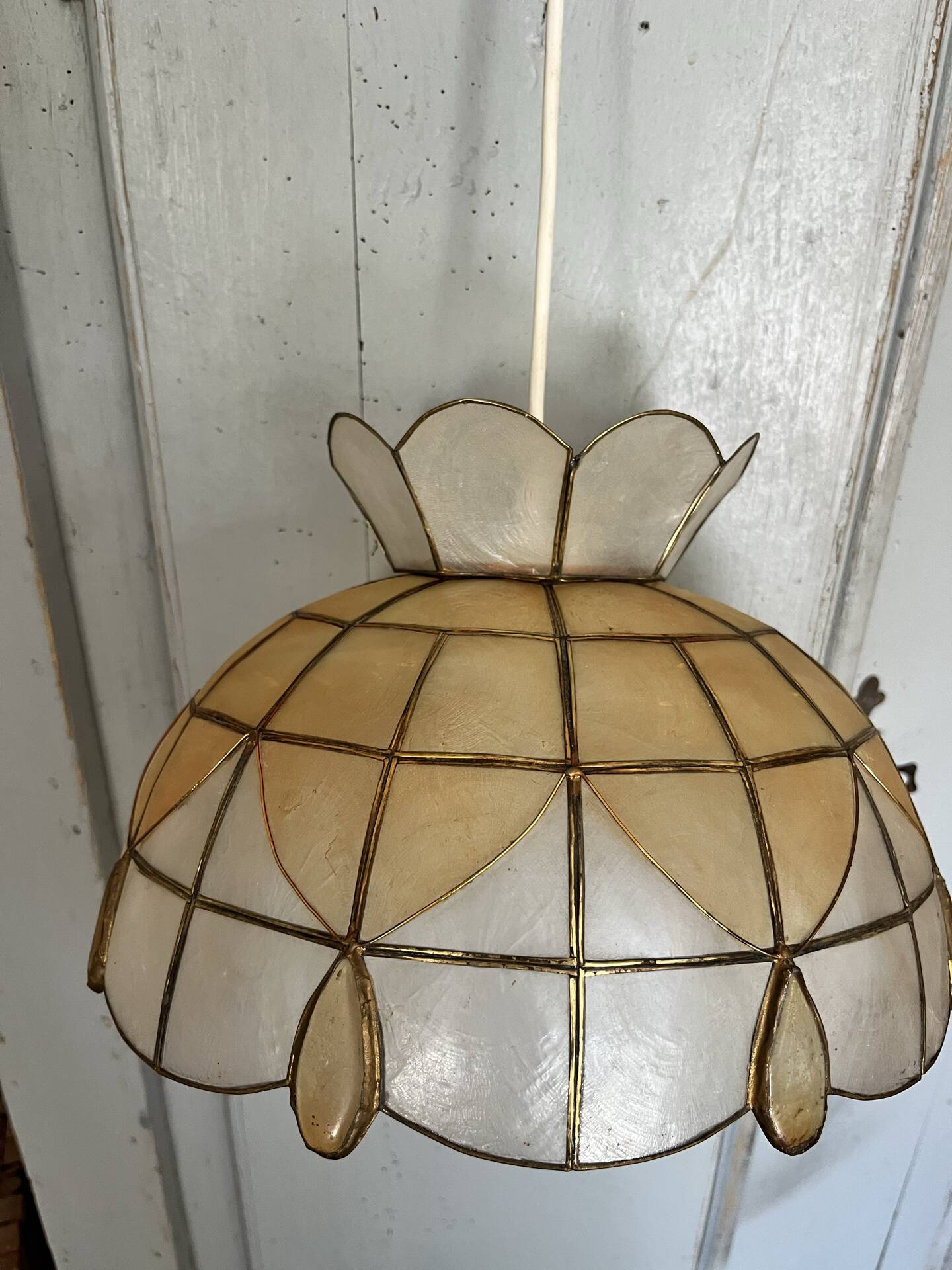 Mother-of-pearl pendant