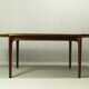 Table à manger en teck par Henning Kjaernulf, Danemark, années 1960.