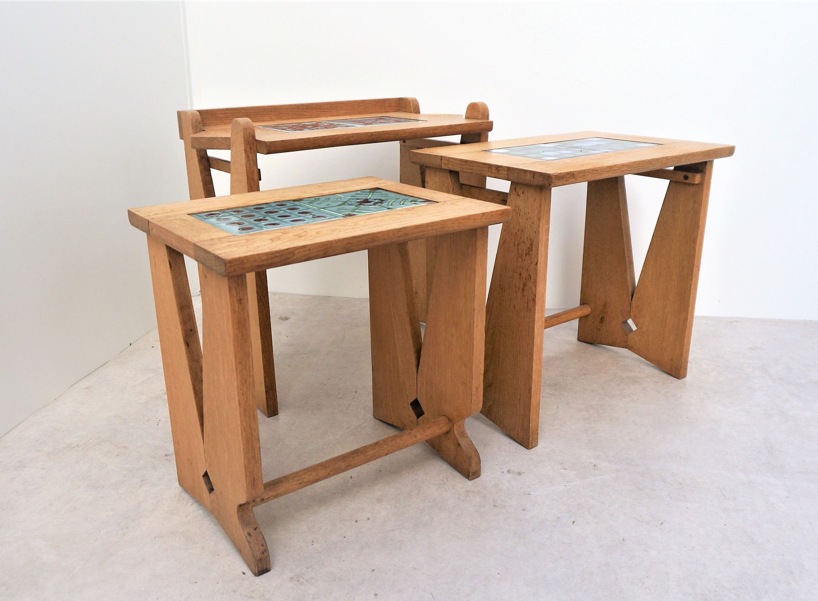 Pull out tables Guillerme and Chambron
