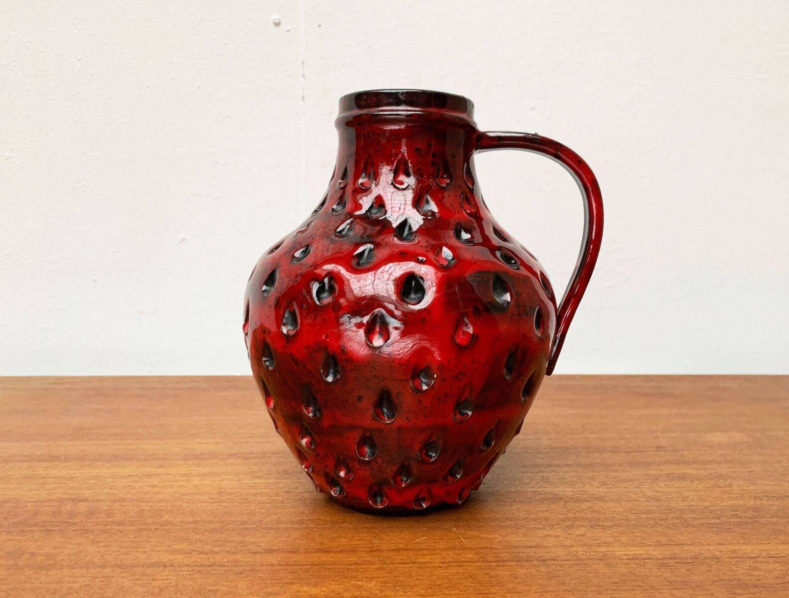 Strawberry pottery vase by Fratelli Fanciullacci for Bitossi, 1960s.