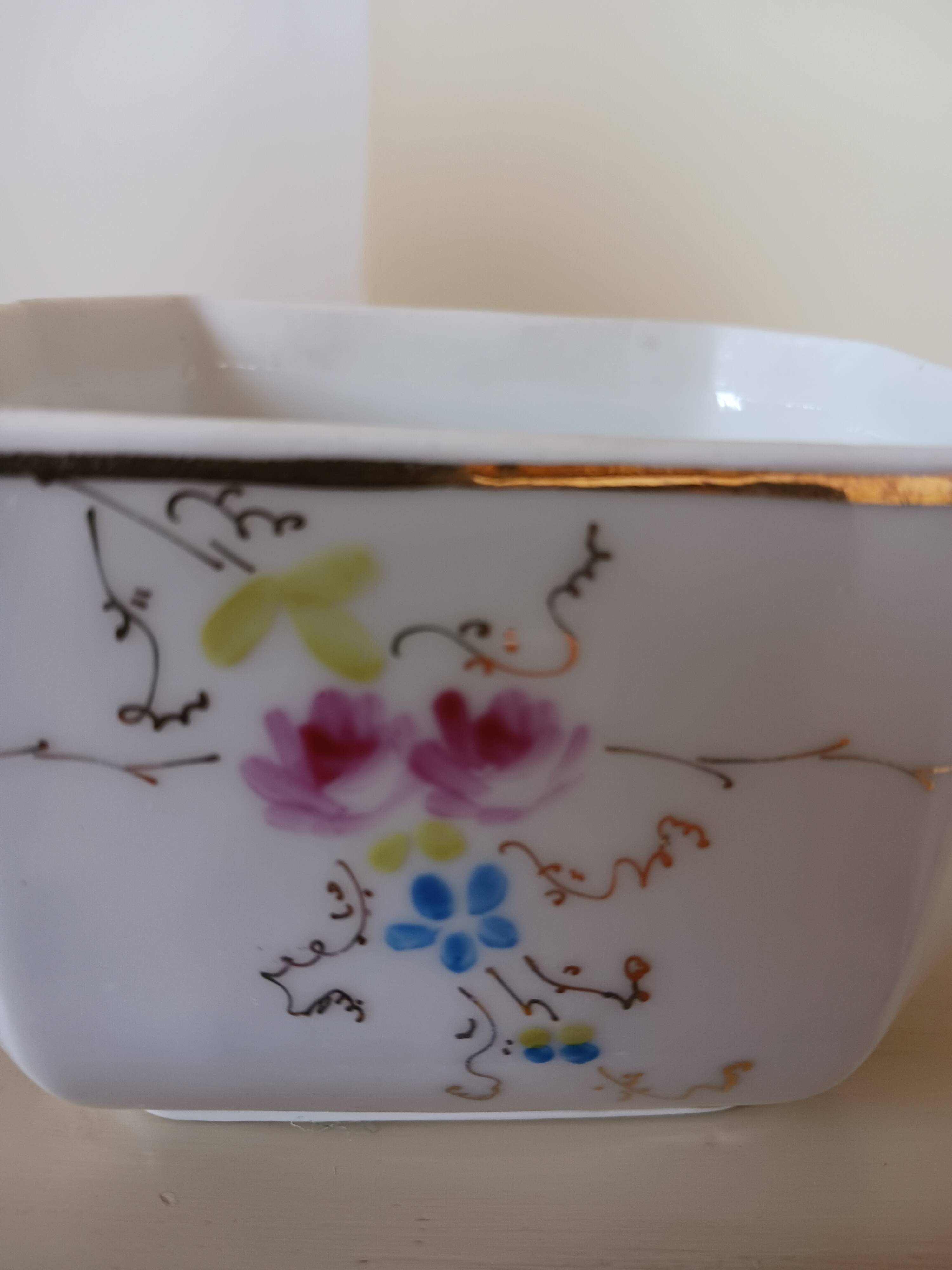 Vintage porcelain sugar bowl.