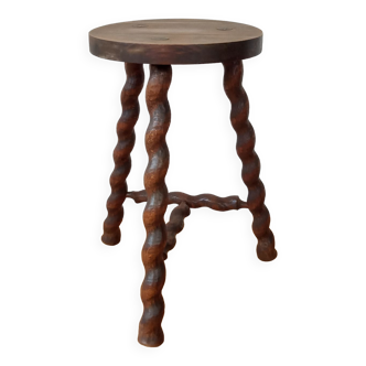 Tripod stool spiral feet