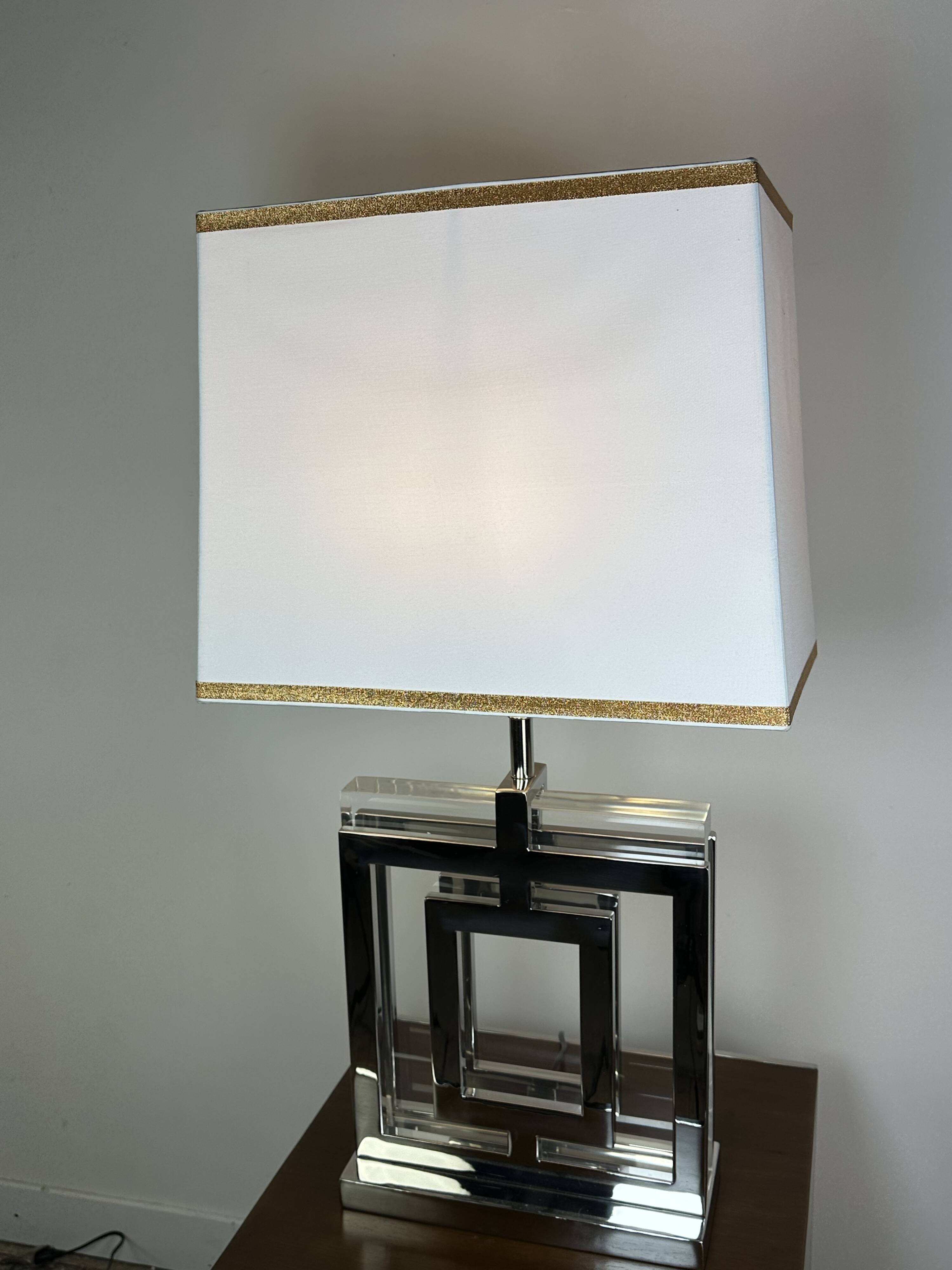 Lampe style Art déco en aluminium chromé et altuglas, années 2000