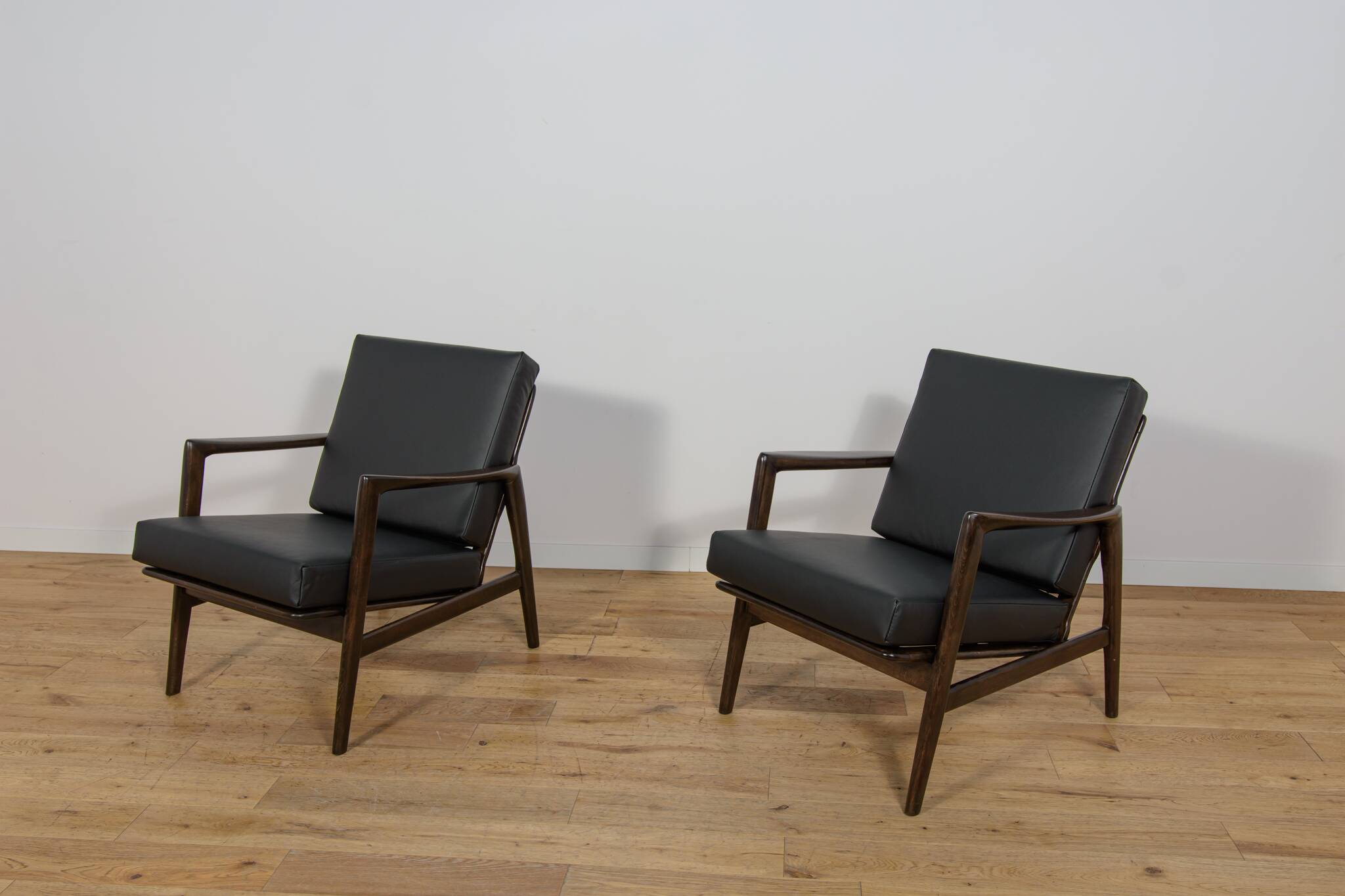 Model 300-139 Armchairs from Swarzędz Furniture Factory, Poland, 1960s, Set