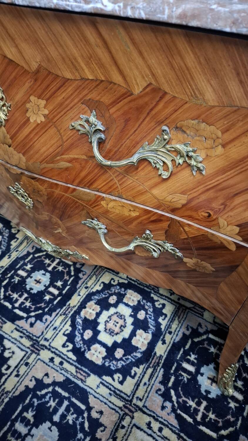 Marquetry chest of drawers