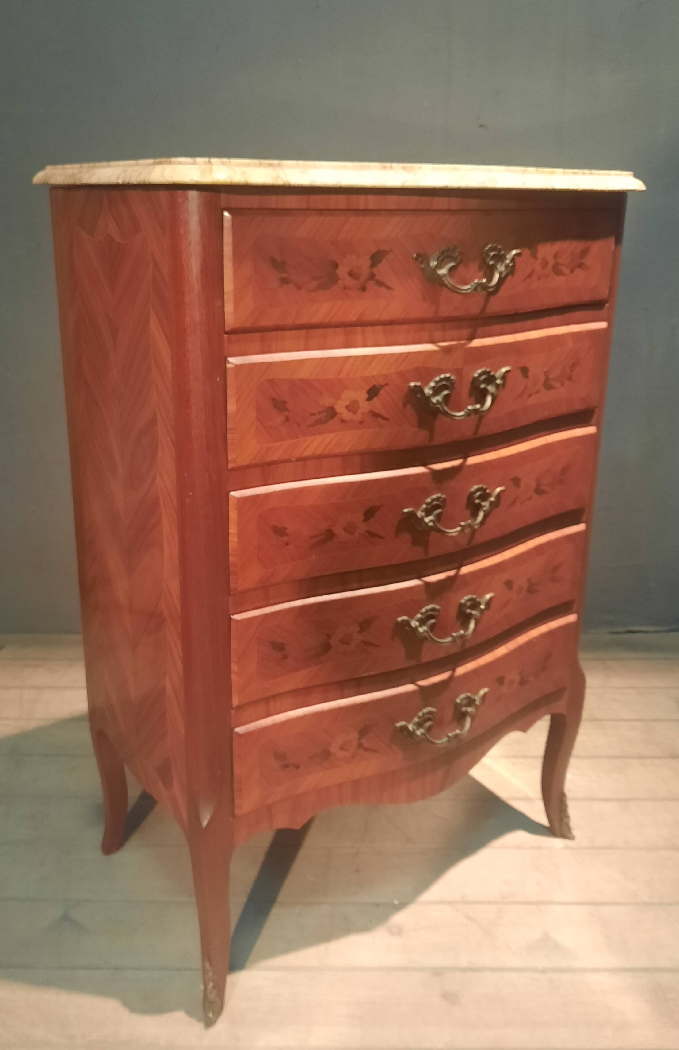 Flowered marquetry commode in Louis XV style