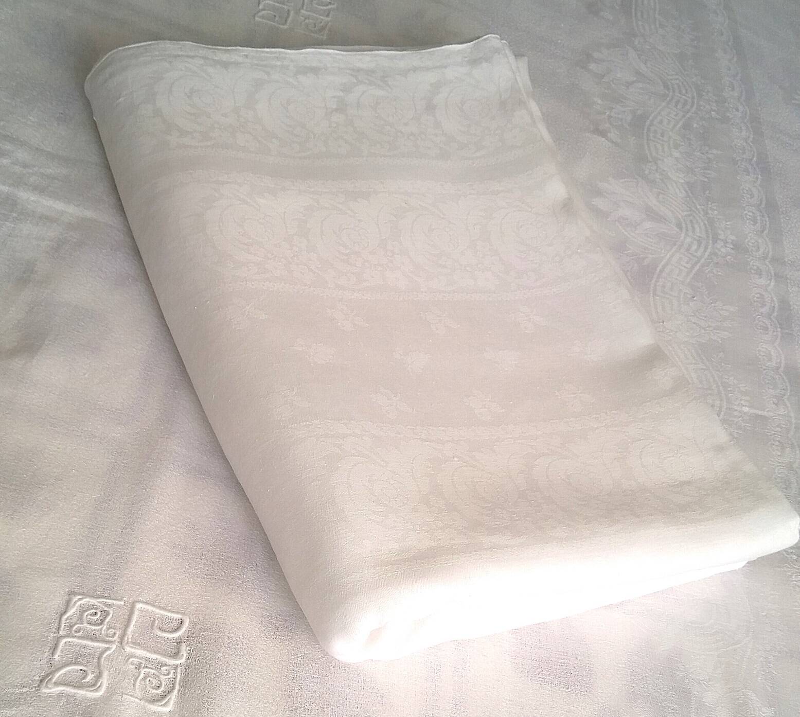 Very large damask tablecloth 5.40 m X 190 m