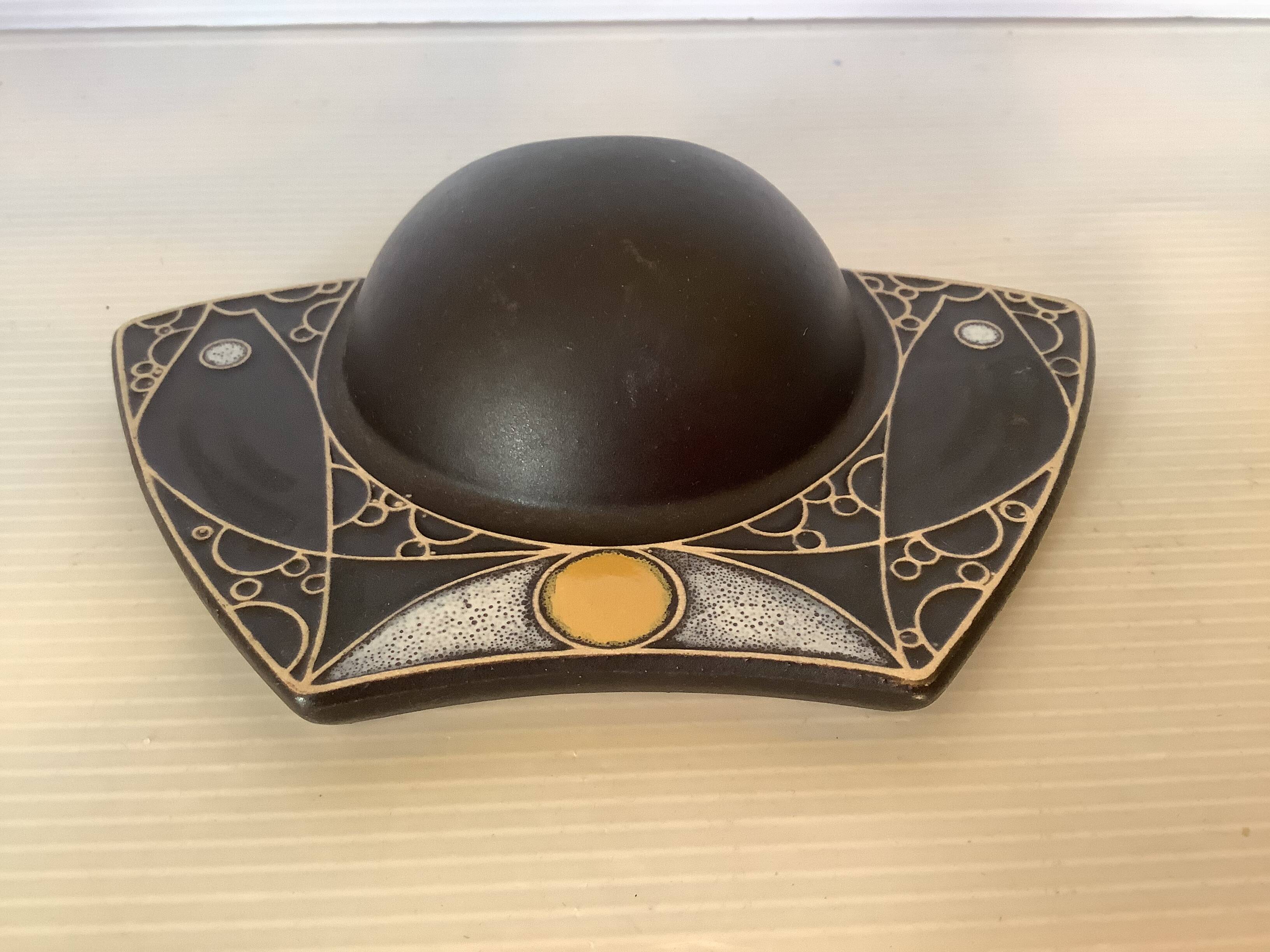 Asymmetrical black flower vase