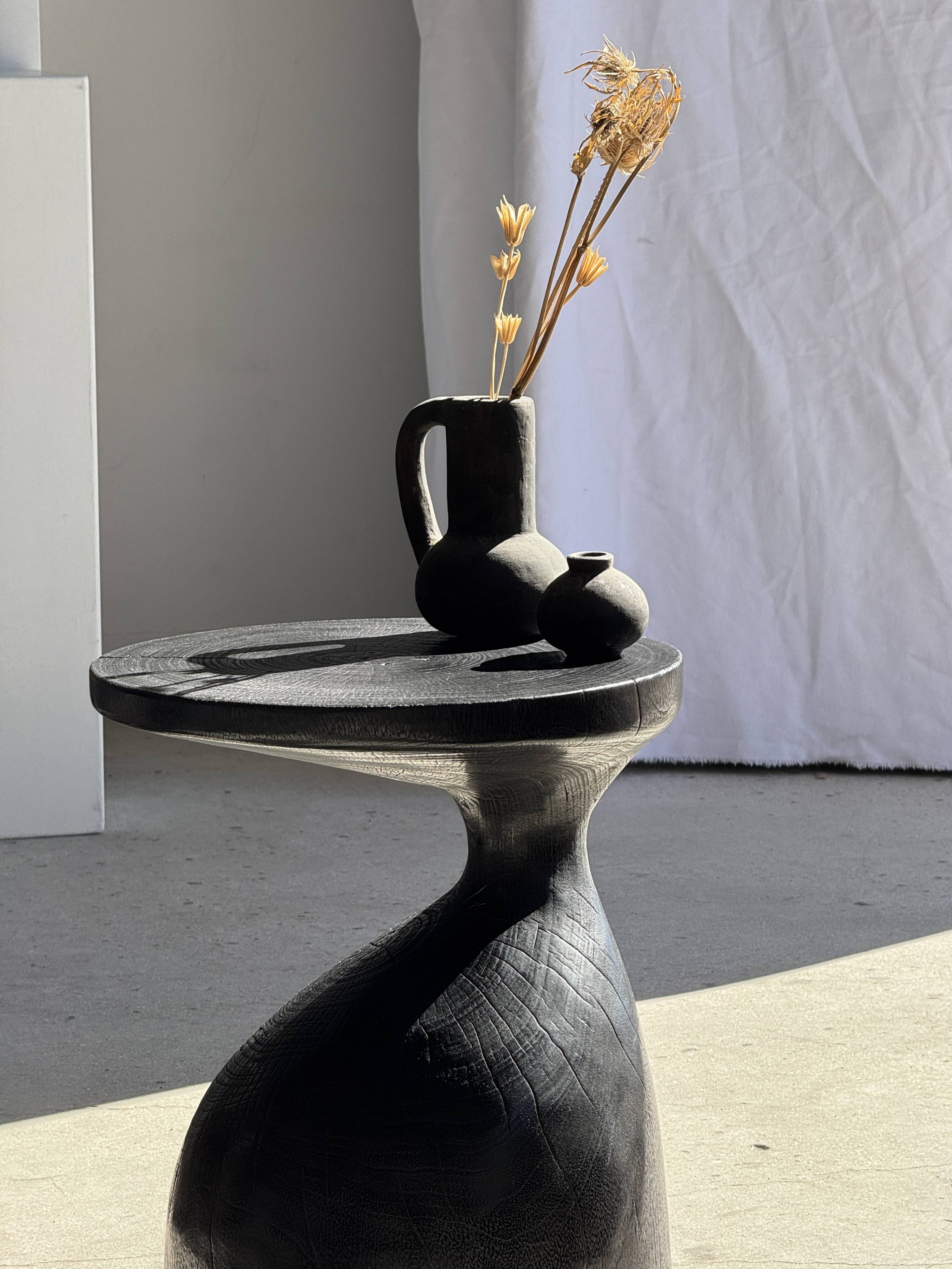 Sexy Neck - Solid wood side table (monoxyle) in organic shape colour