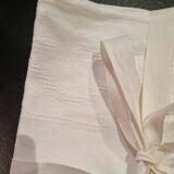 Set tablecloth and 12 damask towels