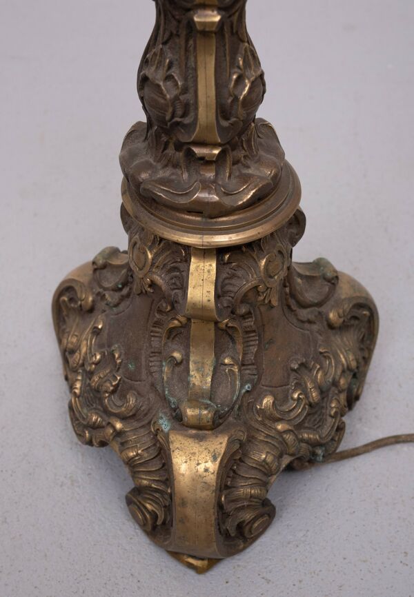 Lampadaire néo-baroque en laiton massif France années 1950