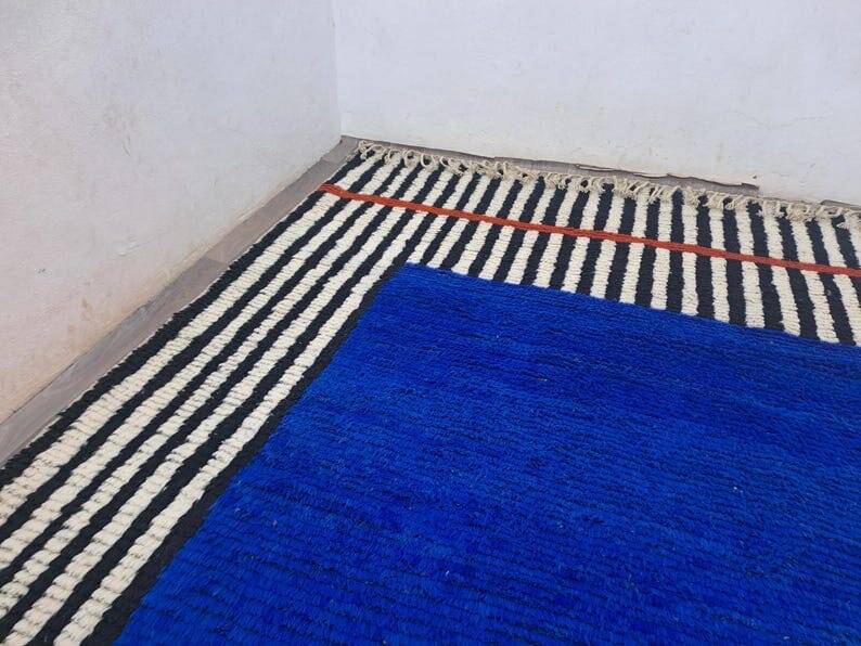 Handmade traditional Berber rug size 150 x 250 cm
