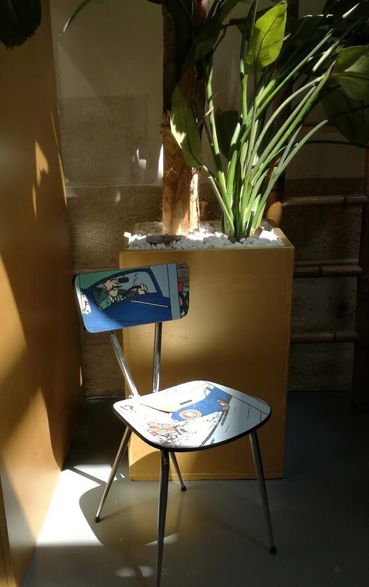 Chaise vintage formica revisité textile imprimé bd