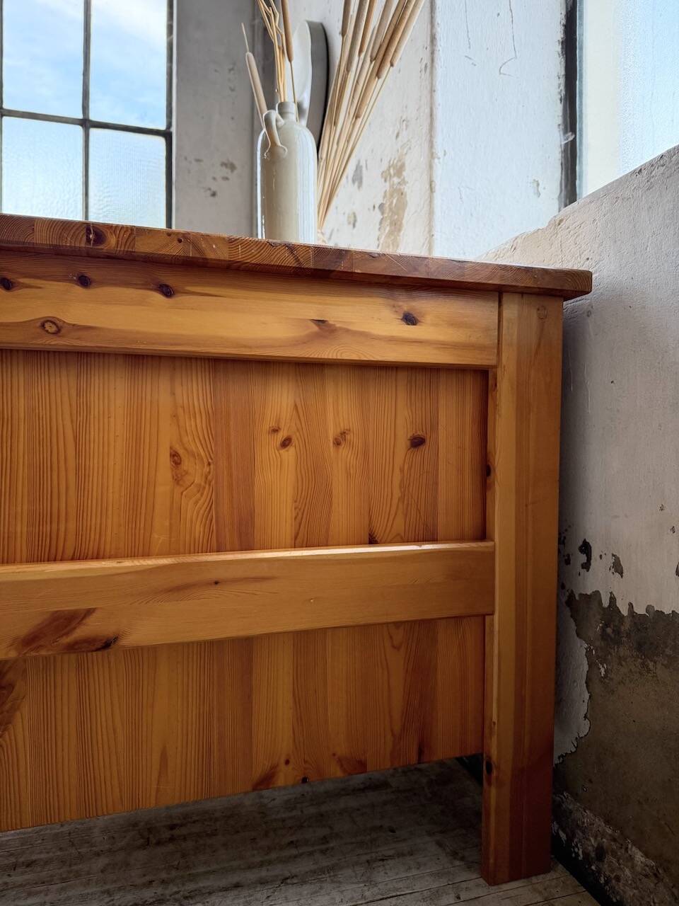 Bureau pin suédois style aperldoon 1970