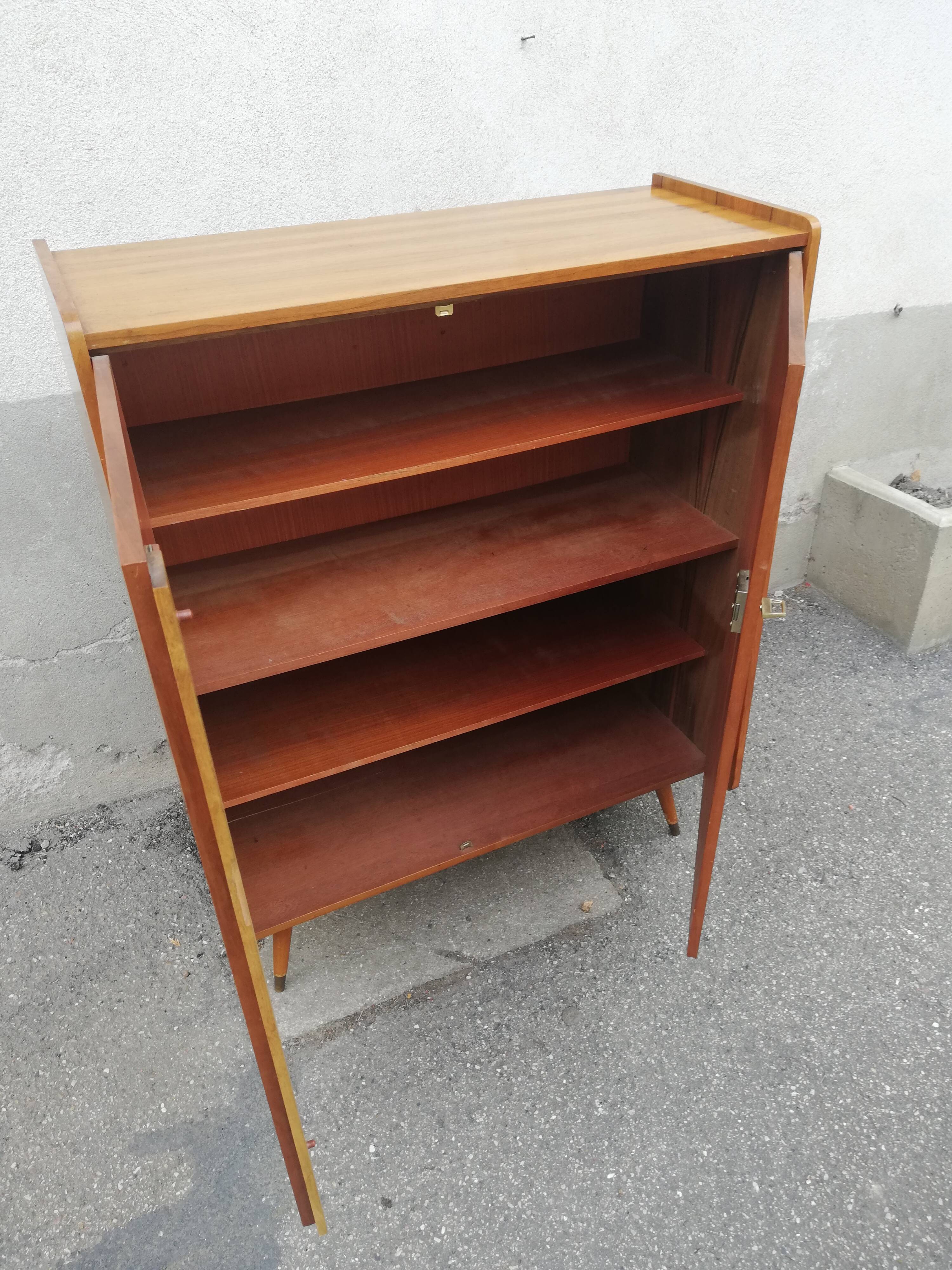 Vintage buffet 2 doors feet compass