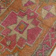 Tapis runner bohème aux motifs naïfs, palette douce et vibrante, 86x309Cm
