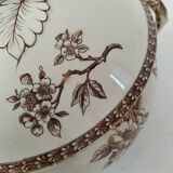 Soupière ancienne en terre de fer – décor "Marguerite", Grand Dépôt Paris