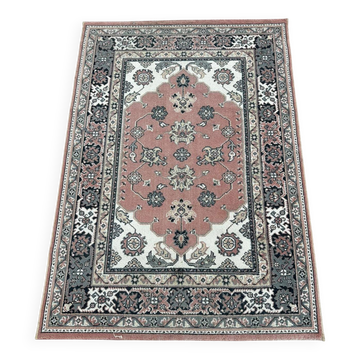 Oriental style rug 170cm x 120cm